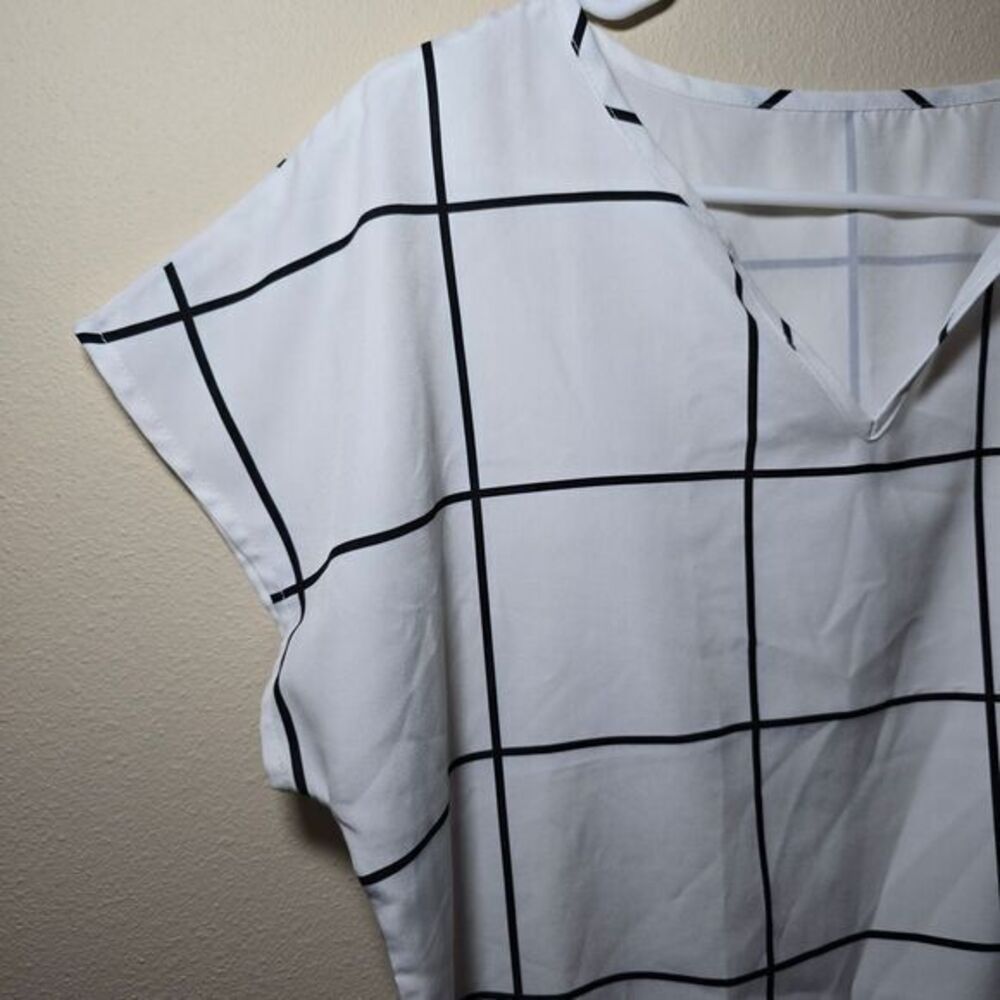 Minimalist White Grid Pattern V-Neck Blouse Short Sleeve Summer‎ Top - Picture 4 of 10